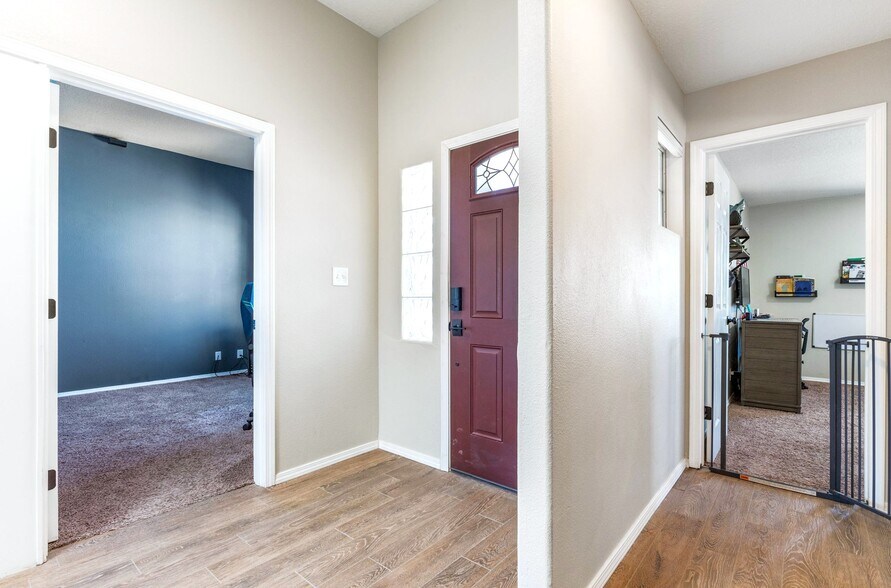 More Photos Of 200 Aldaba Cir NE, Rio Rancho Flex For Sale