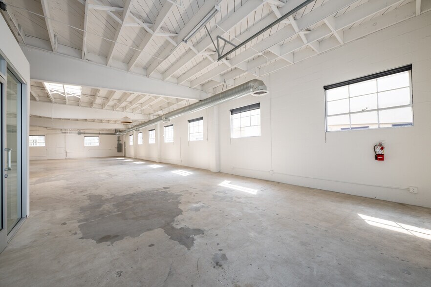 More Photos Of 2842-2912 Colorado Ave, Santa Monica Flex For Lease