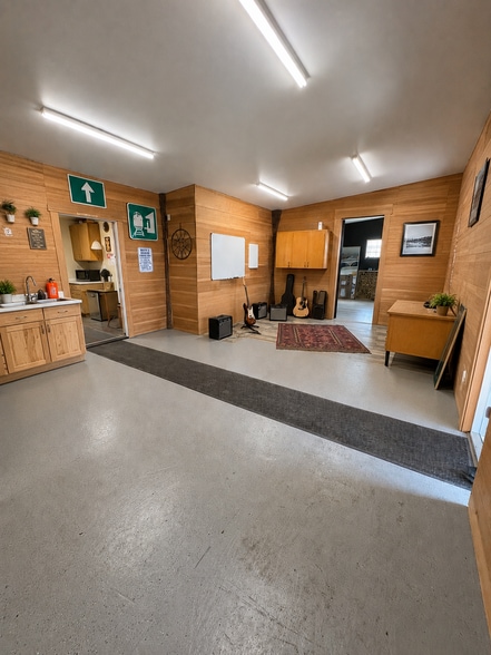 More Photos Of 1351 Wilbur St SE, Salem Warehouse For Sale