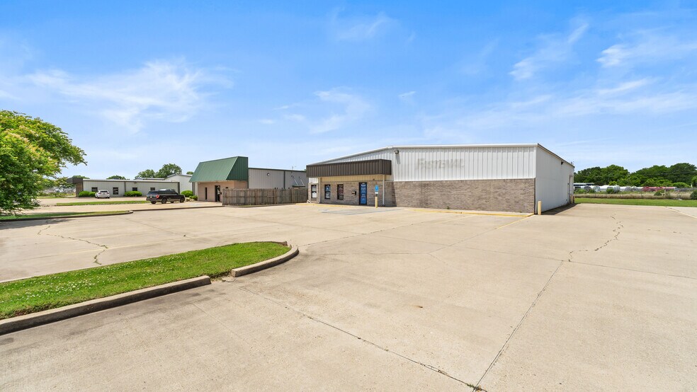 More Photos Of 4911 Shed Rd, Bossier City Light Distribution For Lease