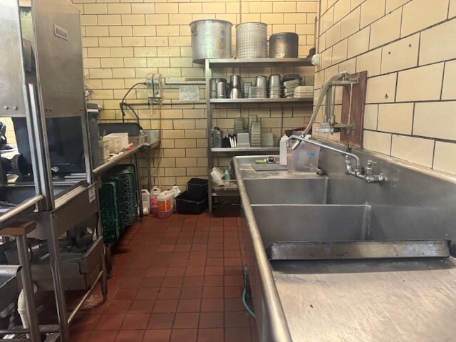 More Photos Of 188 Main St, Burlington Restaurant For Lease