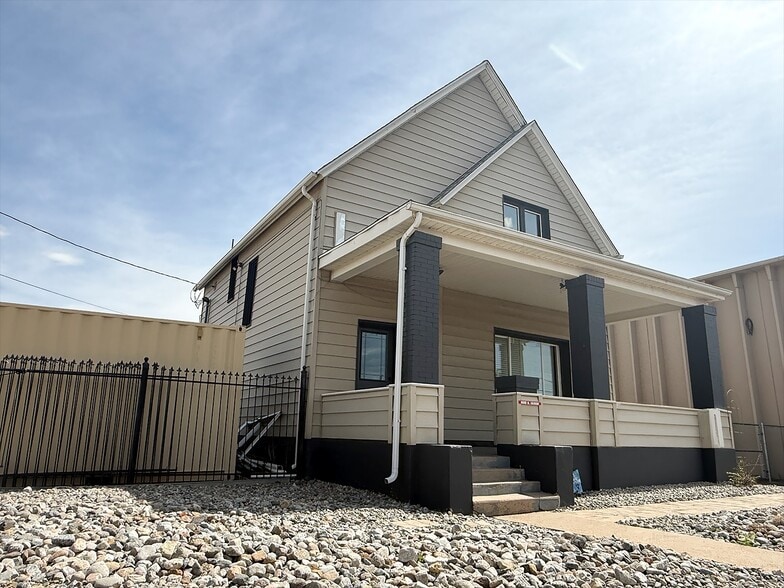 More Photos Of 900 S Jason St, Denver Flex For Sale