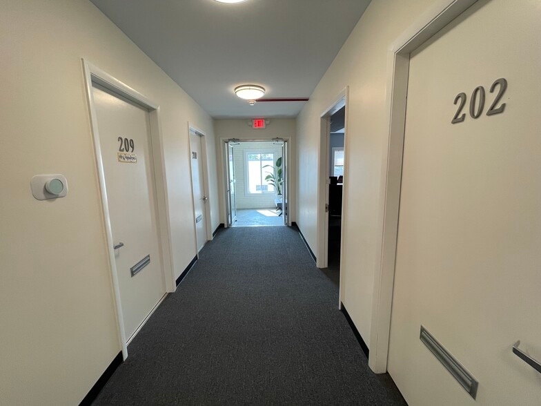 More Photos Of 1740 Waukegan Rd, Glenview Storefront Retail Office For Lease