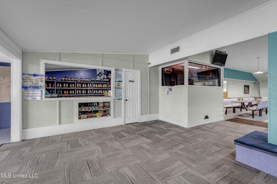 More Photos Of 6238 MS-198, Lucedale Specialty For Sale