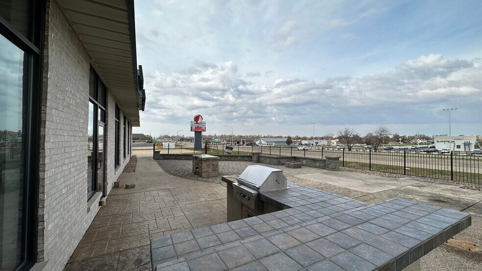 More Photos Of 2401 1/2 Empire, Bloomington General Retail For Sale