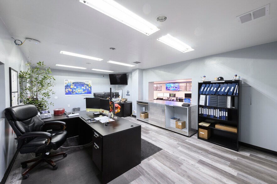 More Photos Of 10232-10234 Glenoaks Blvd, Pacoima Warehouse For Sale