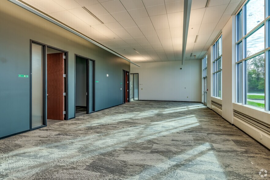 More Photos Of W233N2095 Ridgeview Pky, Waukesha Warehouse For Lease