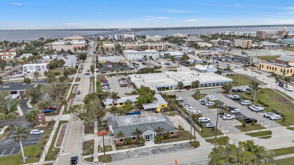 More Photos Of 128 W Charlotte Ave, Punta Gorda Office Residential For Sale