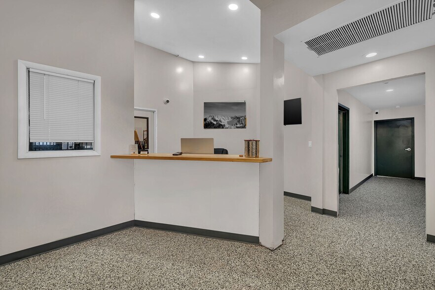 More Photos Of 441 E Stevenson Rd, Ottawa Restaurant For Sale