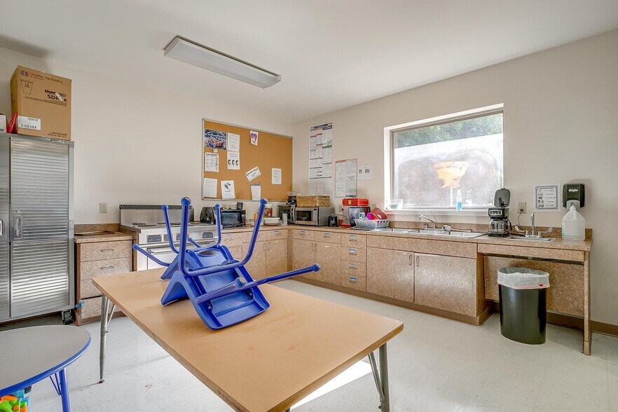 More Photos Of 905 Roberts Cut Off Rd, River Oaks Office For Sale