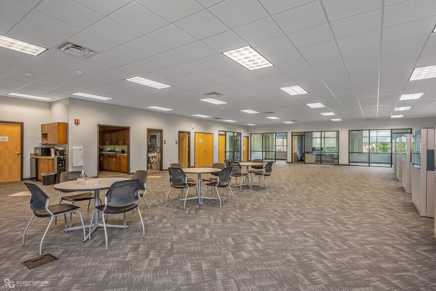 More Photos Of 10100 Woolworth Rd, Keithville Medical For Lease