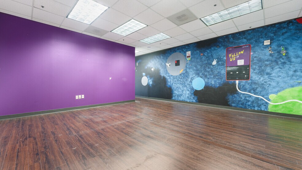 More Photos Of 9101 Lyndon B Johnson Fwy, Dallas Office For Lease