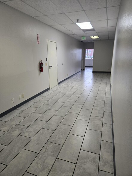 More Photos Of 12900 Simms Ave, Hawthorne Truck Terminal For Lease