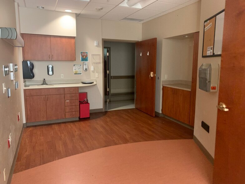 More Photos Of 200 School St, Wintersville Hospital For Sale