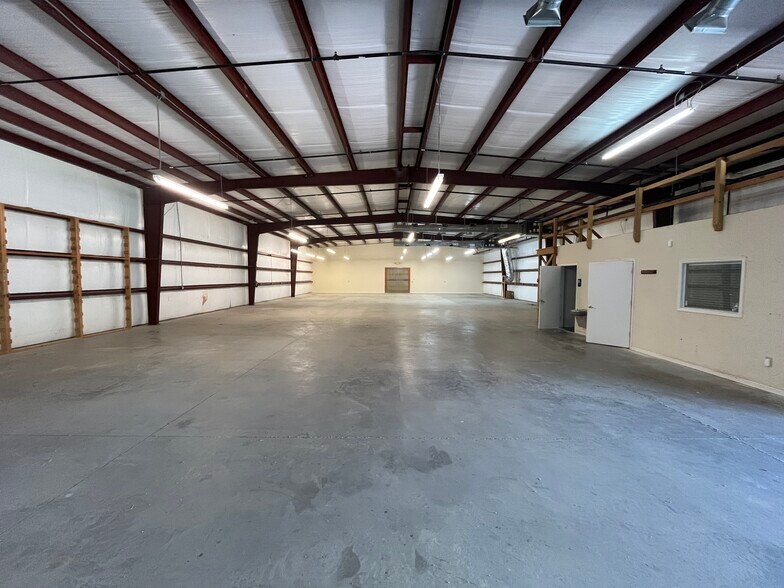 More Photos Of 3015 Bashor Rd, Conway Warehouse For Lease