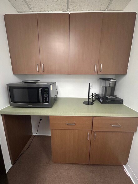 More Photos Of 256 US 1, Edison Office For Lease