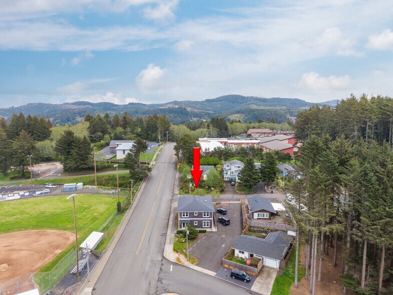 More Photos Of 2210 NE 22nd, Lincoln City Office For Sale