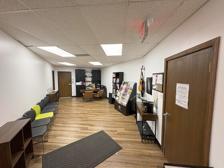 More Photos Of 600 N First Bank Dr, Palatine Office For Lease