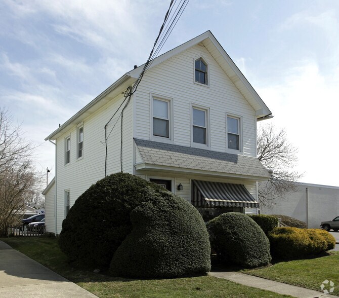 More Photos Of 28 Taylor Ave, Manasquan Office Residential For Sale