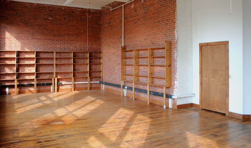 More Photos Of 156 River Rd, Willington Showroom For Sale