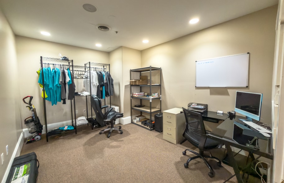 More Photos Of 315 Market St SE, Roanoke Storefront Retail Office For Lease