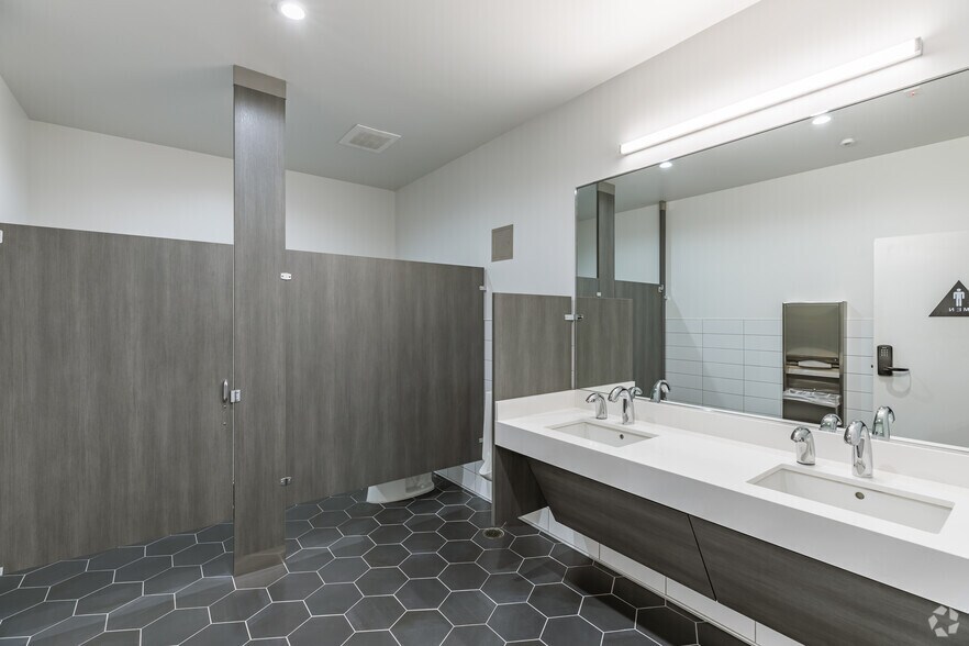 More Photos Of 4080 Centre St, San Diego Office For Sale