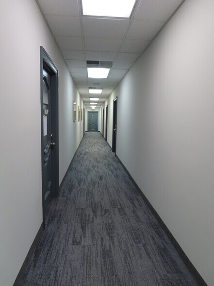 More Photos Of 1636 N Hampton Rd, DeSoto Office For Lease