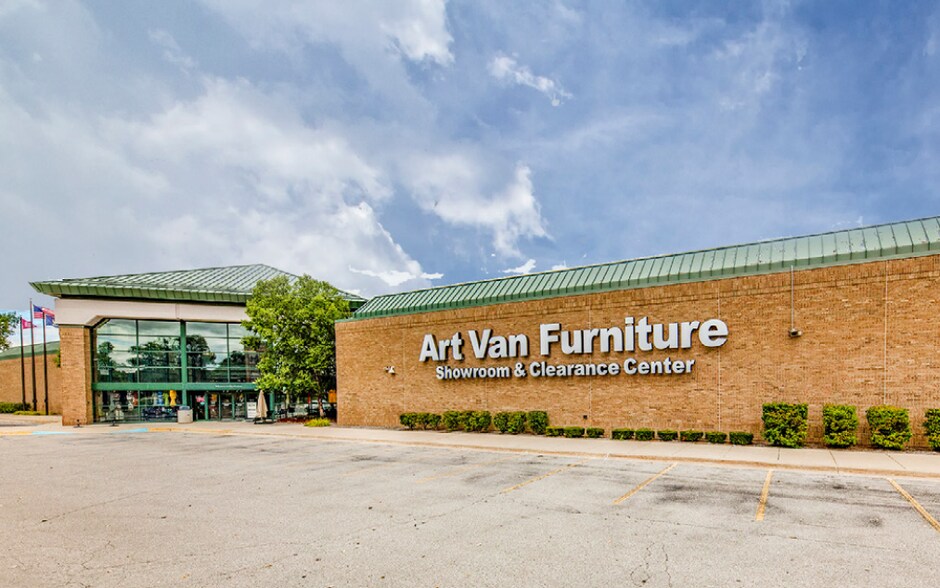 More Photos Of 1234 32nd St, Port Huron Department Store For Sale