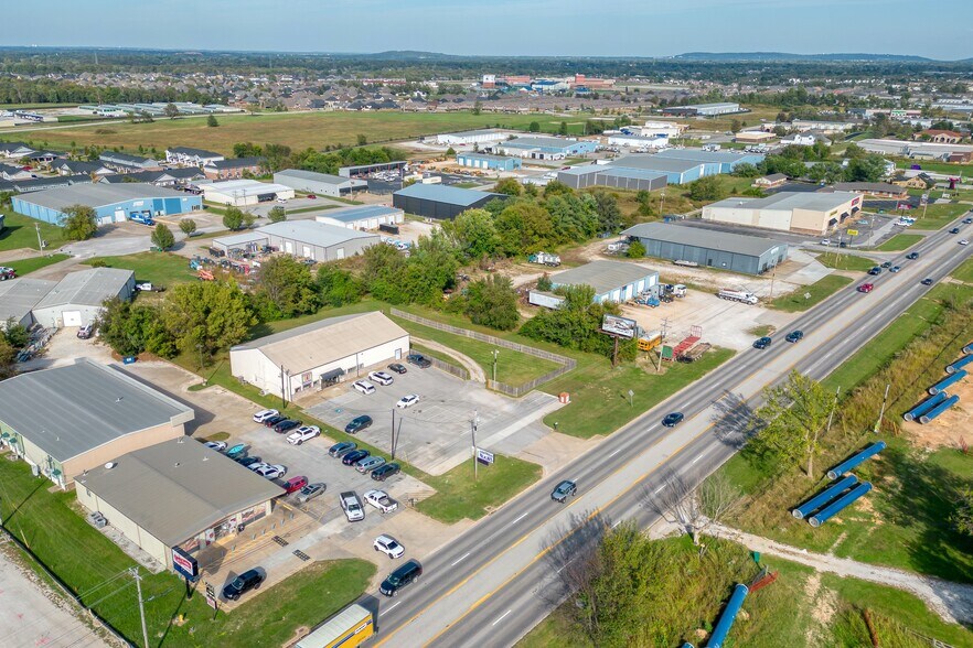 More Photos Of 462 E Henri De Tonti Blvd, Springdale Warehouse For Sale