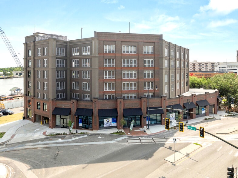 More Photos Of 620 E River St, Savannah Storefront For Lease