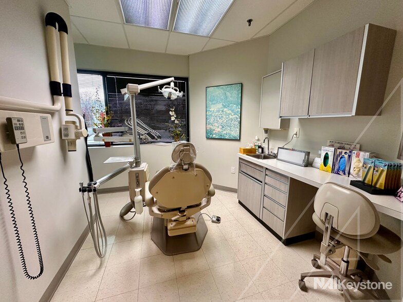 More Photos Of 985 Berkshire Blvd, Wyomissing Medical For Lease