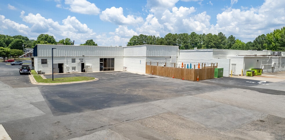 More Photos Of 505-537 Plaza Cir, Garner Unknown For Lease