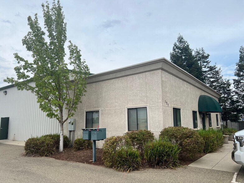 More Photos Of 127 Heron Way, Merced Warehouse For Sale