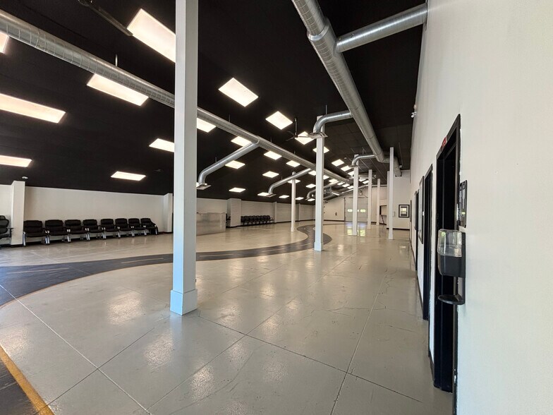 More Photos Of 29 Stillwater Ave, Orono Showroom For Lease