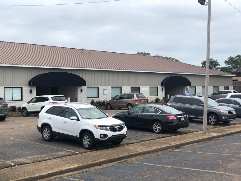 More Photos Of 1050 N Flowood Dr, Flowood Medical For Lease