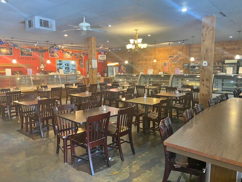 More Photos Of 3701 N Youngs Blvd, Oklahoma City Restaurant For Lease