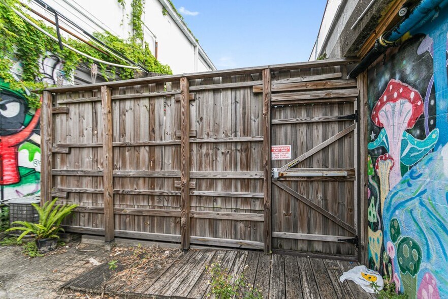 More Photos Of 327-345 E Bay St, Jacksonville Office For Lease