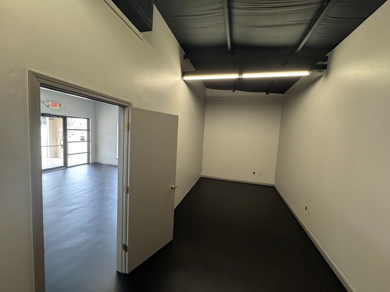 More Photos Of 920 NW 69th St, Oklahoma City Warehouse For Lease