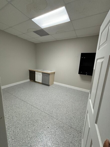 More Photos Of 6350 Bayshore Rd, North Fort Myers Freestanding For Sale