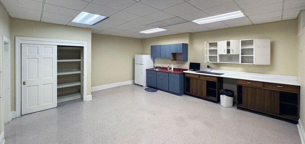 More Photos Of 116 W Carolina Ave, Crewe Bank For Sale