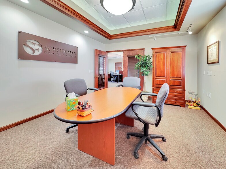 More Photos Of 808 4th St NE, Hampton Office For Sale