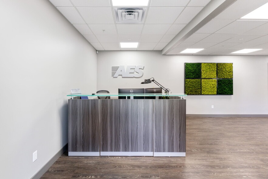 More Photos Of 3312 Gilmore Industrial Blvd, Louisville Warehouse For Lease