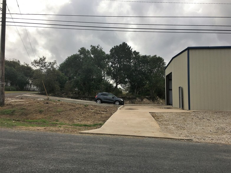 More Photos Of 9322 Kneupper Ln, Converse Warehouse For Lease