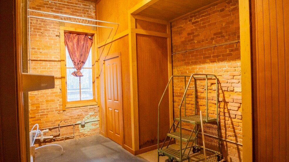 More Photos Of 20 Spring Rd, Molena Storefront For Sale