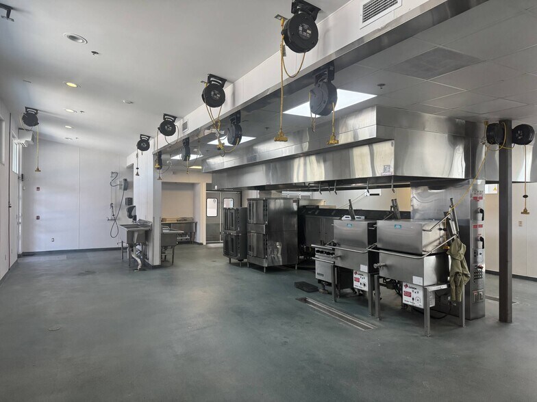More Photos Of 2501 E President St, Savannah Food Processing For Lease