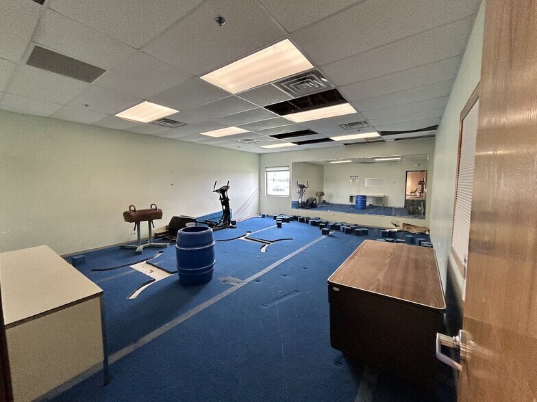 More Photos Of 2440 Clare Ln Ne, Rochester Flex For Sale