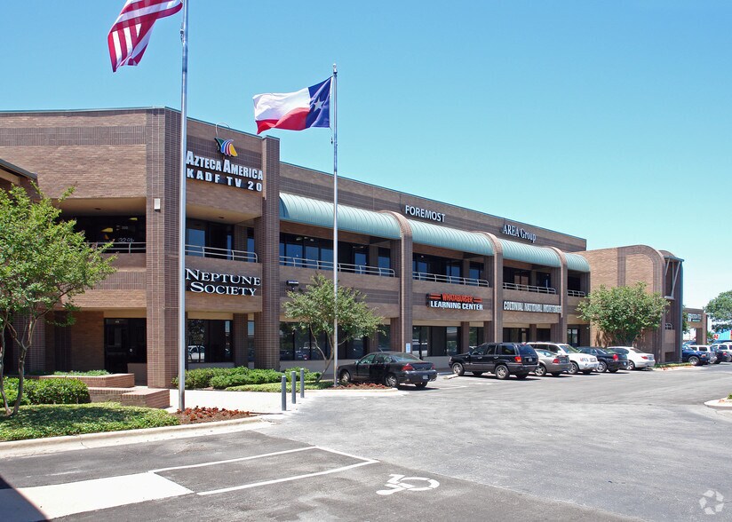 Primary Photo Of 911 Anderson Ln W, Austin Unknown For Lease