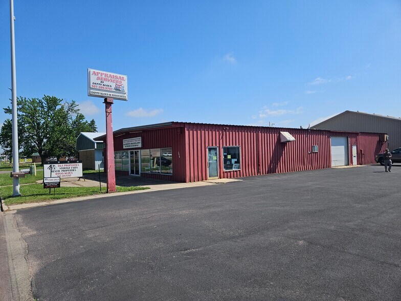 More Photos Of 1100 State St, Fairmont Flex For Sale