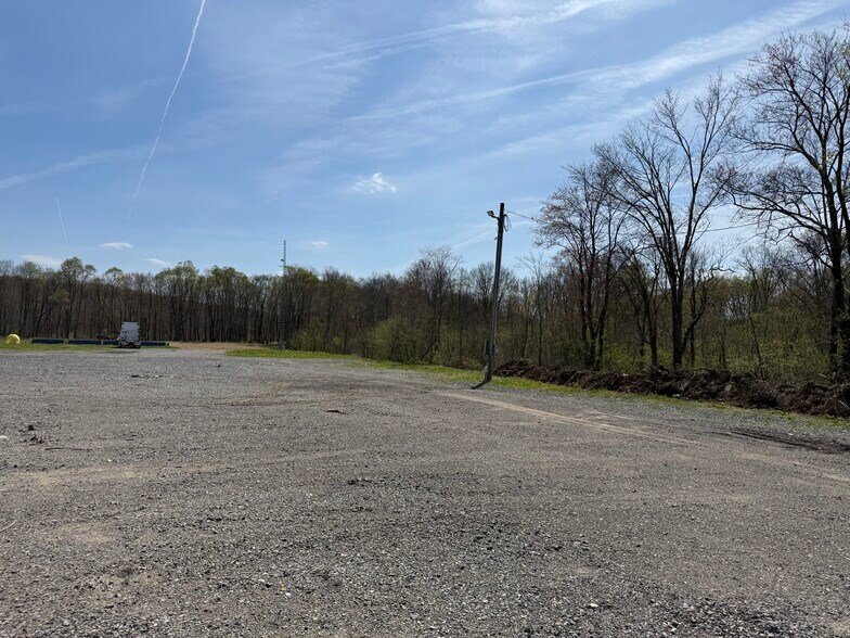 More Photos Of 4881 Pittsburgh Rd, Harrisville Light Distribution For Sale