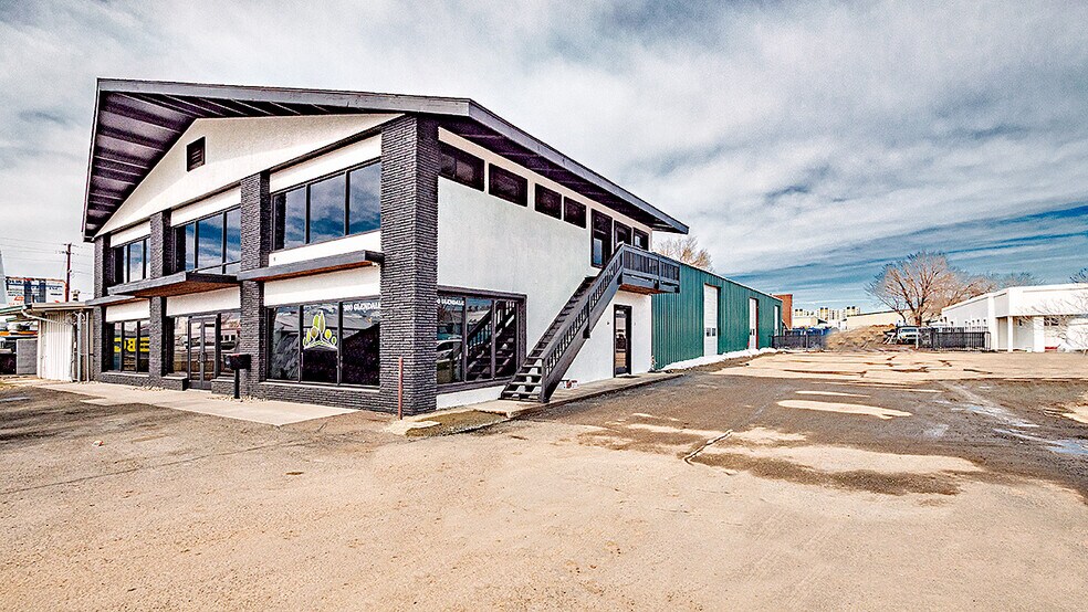 More Photos Of 910 Glendale Ave, Sparks Showroom For Sale